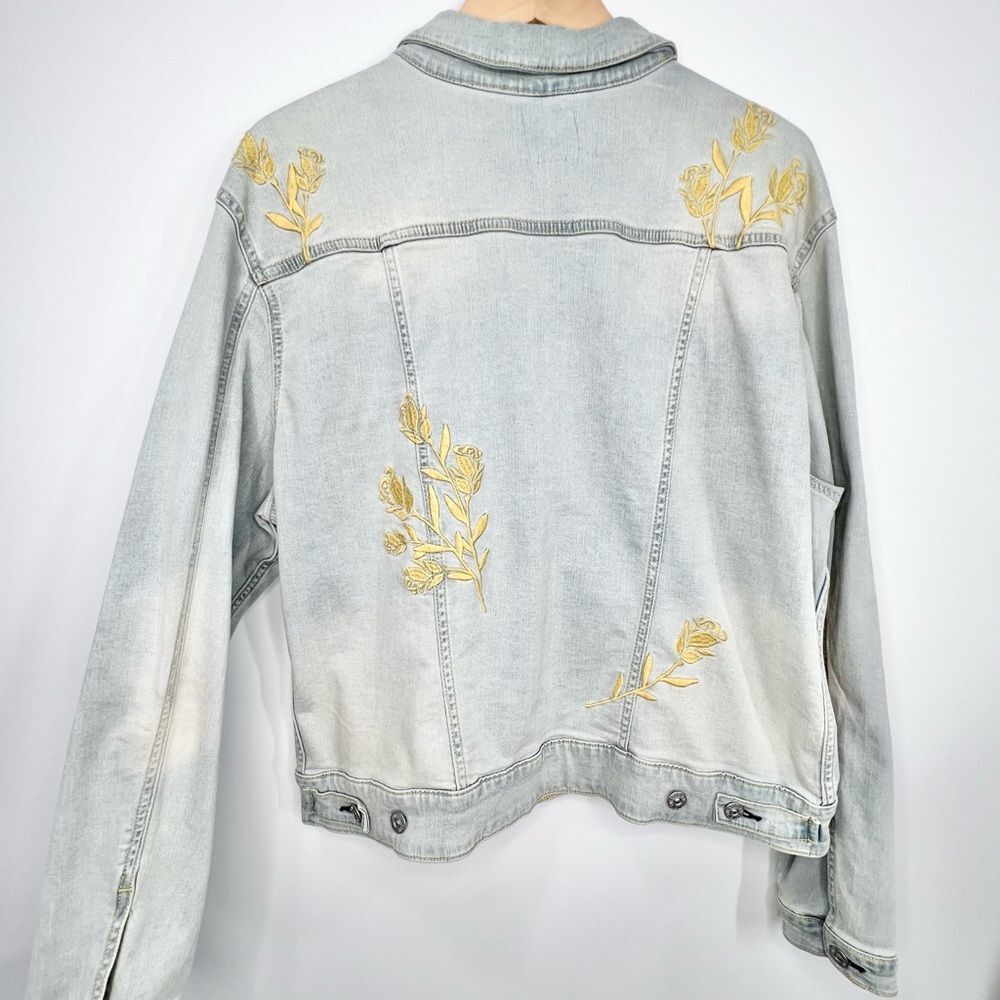 LuLaRoe Harvey Embroidered Yellow Rose Light Wash Stretch Denim Jacket 2XL - Picture 4 of 9